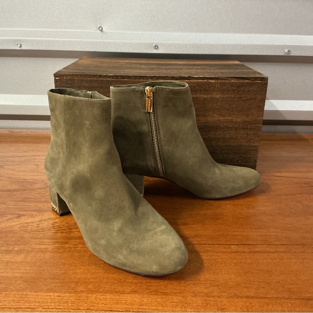 Michael Kors Women Green Suede Block Heel Chain Ankle Boot Size 8